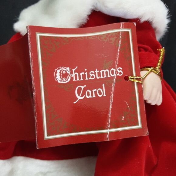 VINTAGE Victorian Caroler Porcelain Girl Red "Velvet" Music Score 9"‎ (N… - Picture 6 of 9